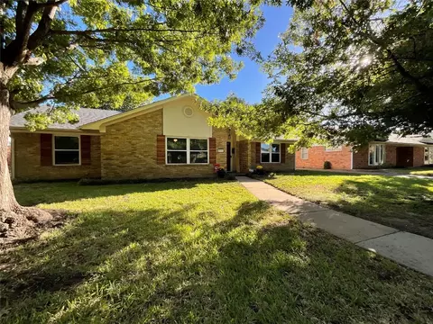 2812 Alan A Dl, Irving, TX 75061