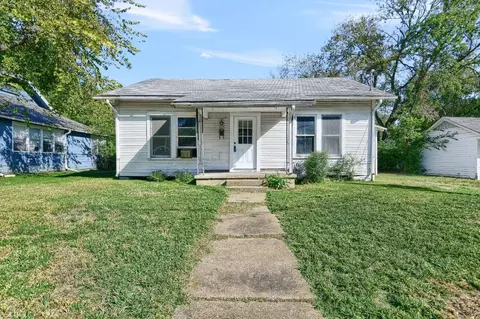 615 E 11th St, Bonham, TX 75418