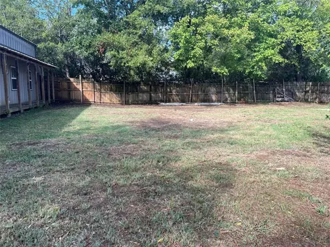 823 E Jackson St, Paris, TX 75460 photo 3