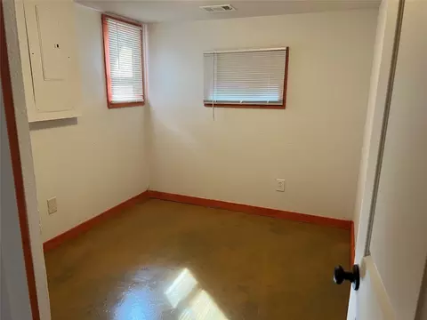 823 E Jackson St, Paris, TX 75460 photo 5