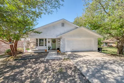 609 Duke St, Weatherford, TX 76086
