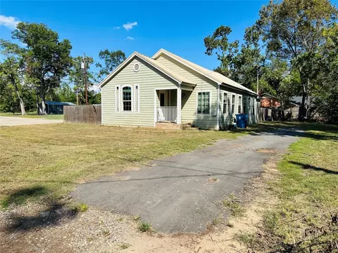 310 Peach St, Winnsboro, TX 75494
