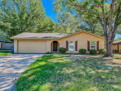 3707 Northpark Dr, Corsicana, TX 75110