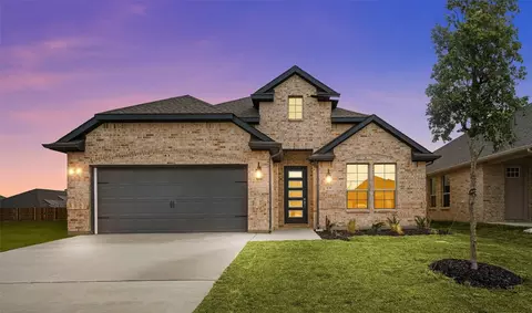 638 Southern Hills Dr, Red Oak, TX 75154
