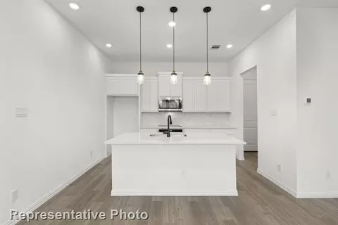 7511 Edgeware Rd, Dallas, TX 75228