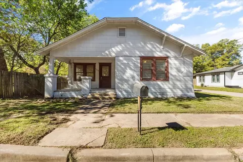 609 N Robinson St, Cleburne, TX 76031