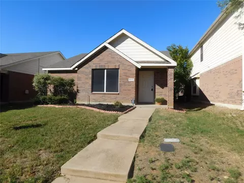 8913 Holliday Ln, Aubrey, TX 76227