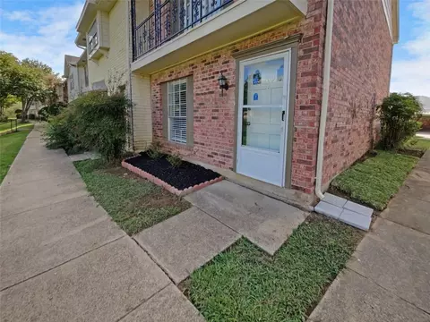 14 W Townhouse Ln #34, Grand Prairie, TX 75052