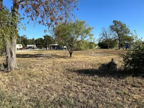 416 W 14th St, Coleman, TX 76834
