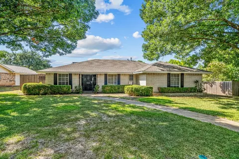 3828 High Summit Dr, Dallas, TX 75244