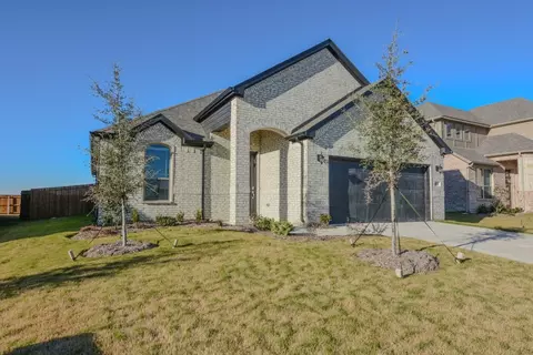 608 Clark St, Grandview, TX 76050