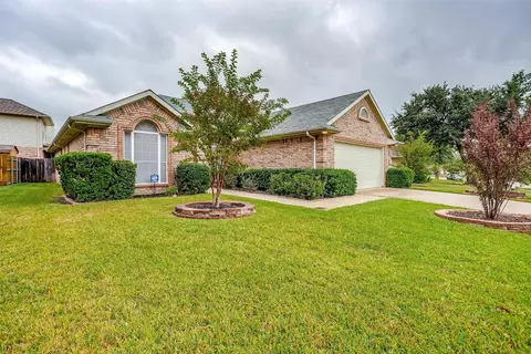 2716 Crystal Glenn Cir, Hurst, TX 76054