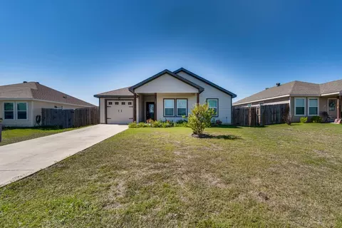 319 Blakney St, Cleburne, TX 76031 photo 5