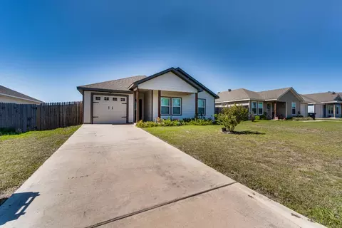 319 Blakney St, Cleburne, TX 76031 photo 6