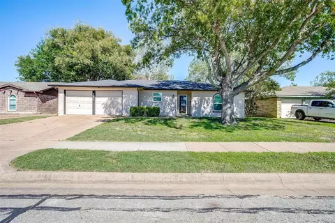 236 Linda Dr, Burleson, TX 76028