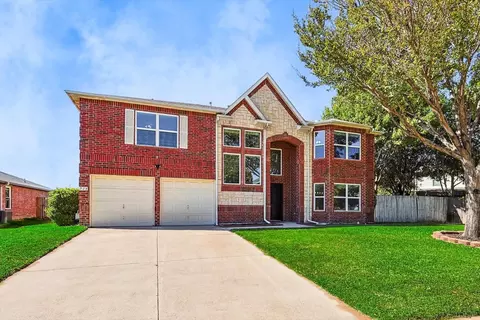 713 Raven Dr, Saginaw, TX 76131