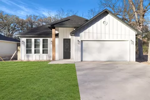 96 Indian Harbor Dr, Mabank, TX 75156