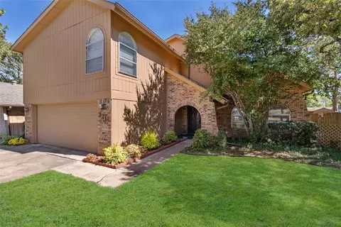 3216 Hickory Ct, Bedford, TX 76021