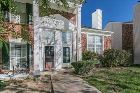 1521 Creek Bank Ln, Arlington, TX 76014