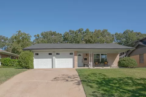 1909 Woodoak Dr, Irving, TX 75060