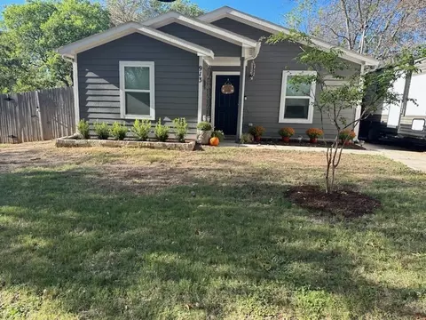 913 Clara St, Cleburne, TX 76031