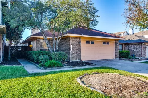 2108 Holly Hill Ln, Carrollton, TX 75007