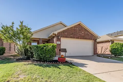 5925 Kristen Dr, Fort Worth, TX 76131