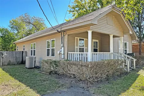 710 N Newsom St, Mineola, TX 75773