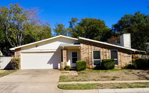 3308 Clovermeadow Dr, Fort Worth, TX 76123