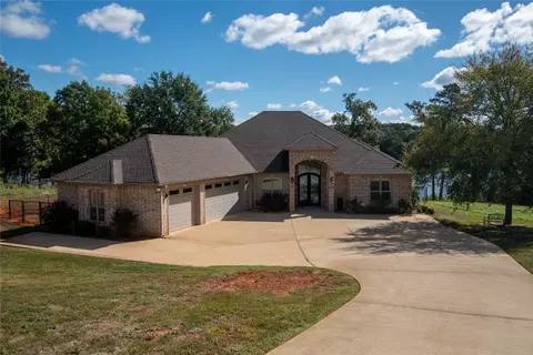 157 Springlake Dr, Gladewater, TX 75647
