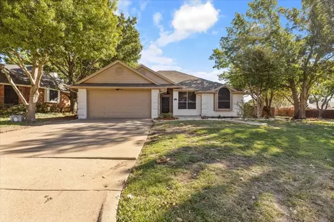 1300 Windy Meadows Dr, Burleson, TX 76028