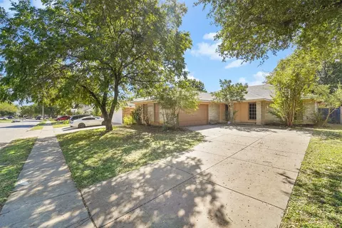 2717 Woodlark Dr, Fort Worth, TX 76123