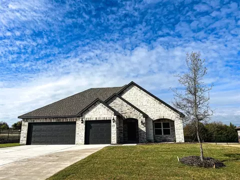 433 Cedar Elm Ln, Nevada, TX 75173
