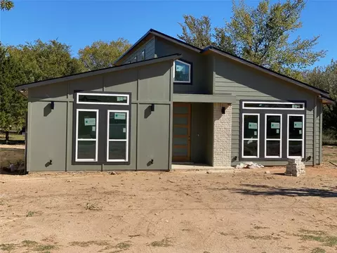 712 3rd St, Bridgeport, TX 76426