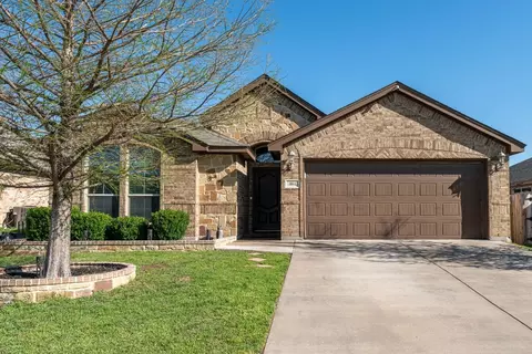 404 Brookhollow Ln, Saginaw, TX 76131
