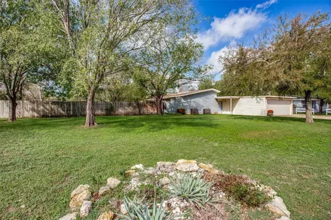 204 Lakeridge Rd, Lakeside, TX 76108