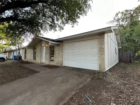 952 Elmwood Dr, Lewisville, TX 75067