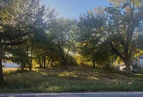 560 19th St SW, Paris, TX 75460