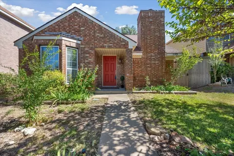 129 Hunter Dr, Cedar Hill, TX 75104