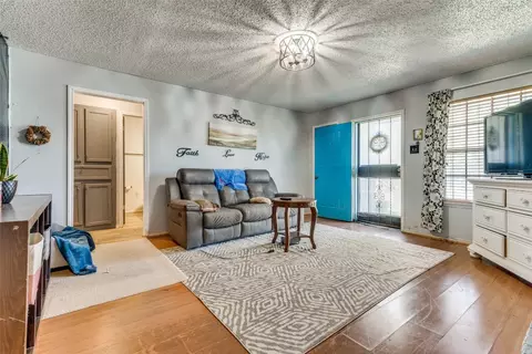 2928 Ember Crest Rd, Dallas, TX 75241