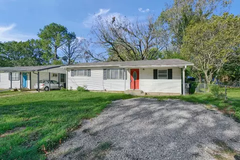 2015 Avon Dr, Denison, TX 75020