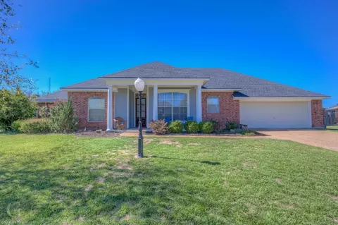 5063 Longstreet Pl, Bossier City, LA 71112