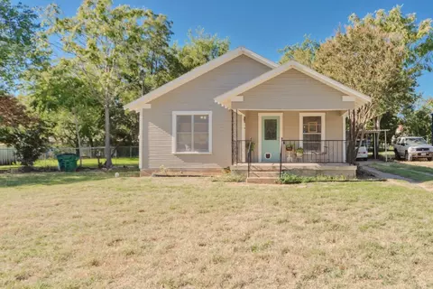 508 Cherry St, Bowie, TX 76230
