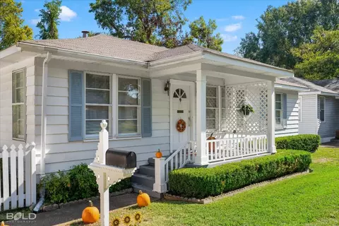 3721 Greenway Pl, Shreveport, LA 71105