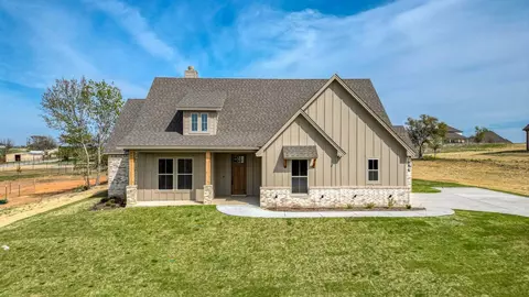 305 Falcon Ct, Springtown, TX 76082
