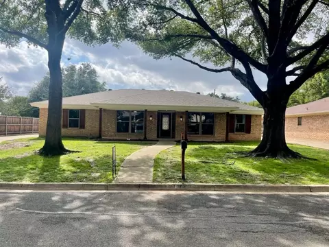 217 Baker Dr, Hurst, TX 76054