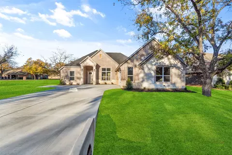 9201 Hanging Moss Dr, Granbury, TX 76049