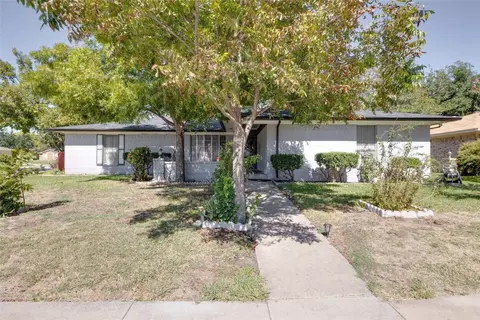 2001 Guinevere St, Arlington, TX 76014