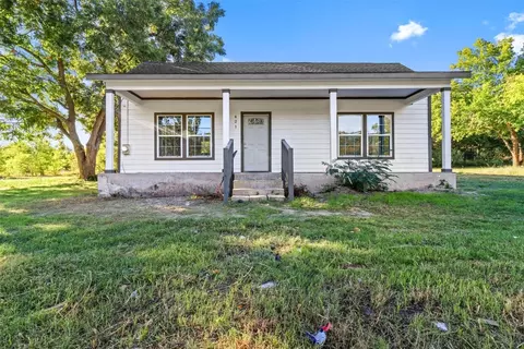 421 E Dallas St, Wolfe City, TX 75496