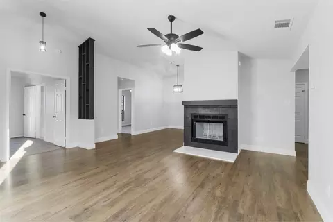 4222 Phoenix Dr, Carrollton, TX 75010